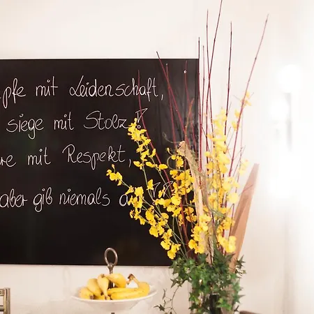 Vier Jahreszeiten Hotel 2*