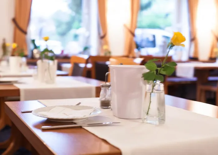 Vier Jahreszeiten Hotel 2*